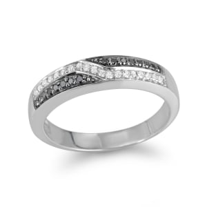 14K White Gold Ring With Intersecting Diamond Design
